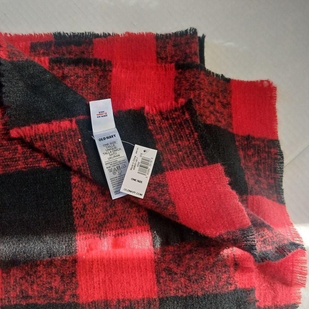 Old Navy Red and Black Buffalo Plaid Blanket Scarf Fringe Hem 26 x 75 Soft - Picture 11 of 14